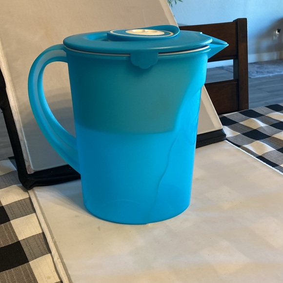 Tupperware Blue Pitcher gallons impressions - Picture 2 of 7